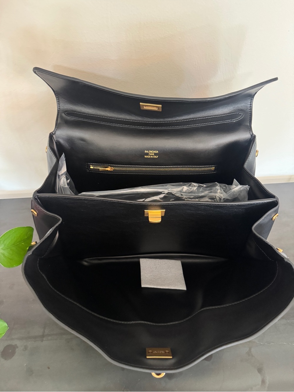 Leather Handbag — Rodeo-Style Silhouette - Picture 5 of 11